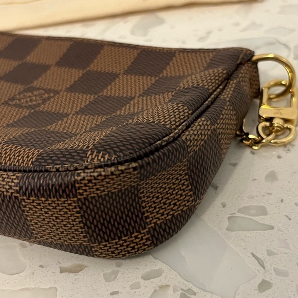 Louis Vuitton Damier Ebene mini pochette - Picture 9 of 14